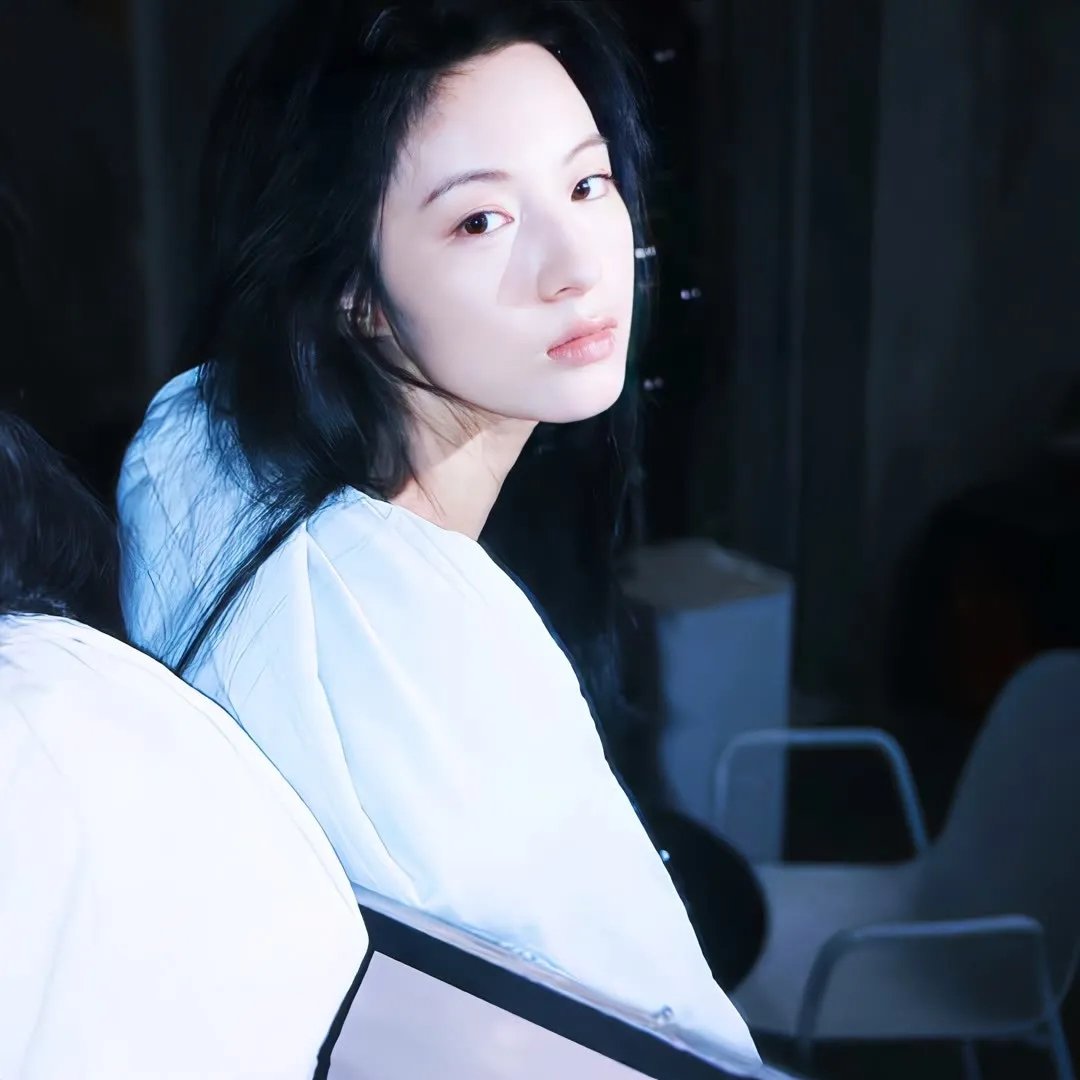 这个少侠有点冷
